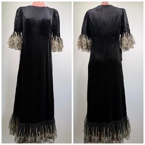 Elegant Black Maxi Dress with Lace Trim